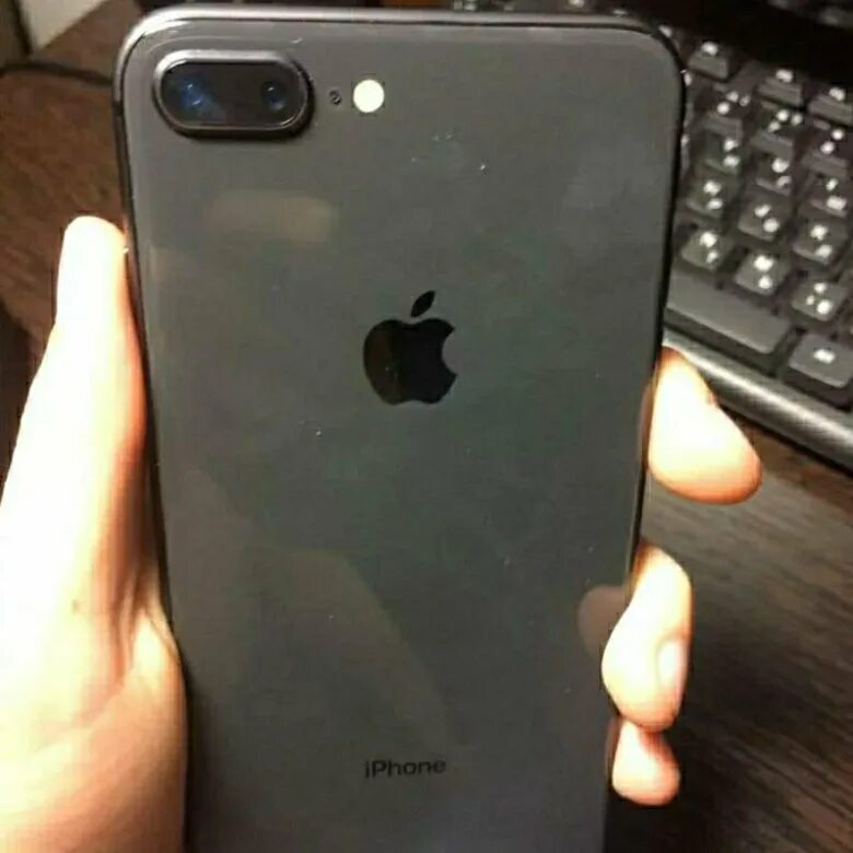 Iphone 8 Plus. Айфон 8+ 64. Iphone 8 Plus в руке. Iphone 8 в руке.