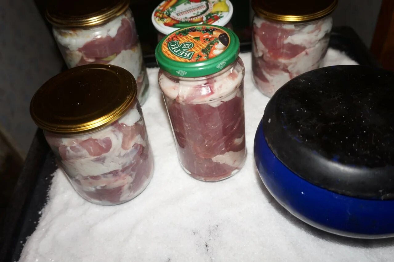 Мясные консервы в стеклянной банке. Домашняя тушенка из конины в духовке. Тушенка в банке из свинины. Свиная тушенка в автоклаве. Тушенка гусиная.