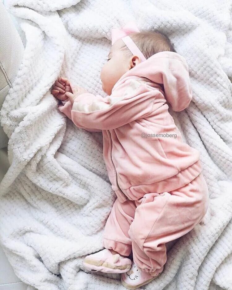 Новорожденный ребенок девочка маленькая. Little baby (3 предмета). Фотофон для новорожденных. 3 babys. Милые малыши.