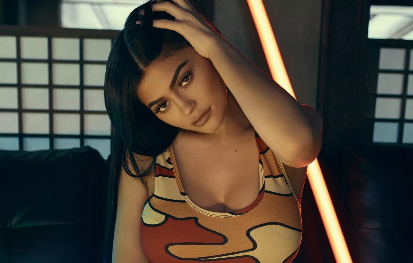 Kylie girl. Очки кендалл дженнер. Кендалл дженнер модель. Kylie girl. Kylie girl.