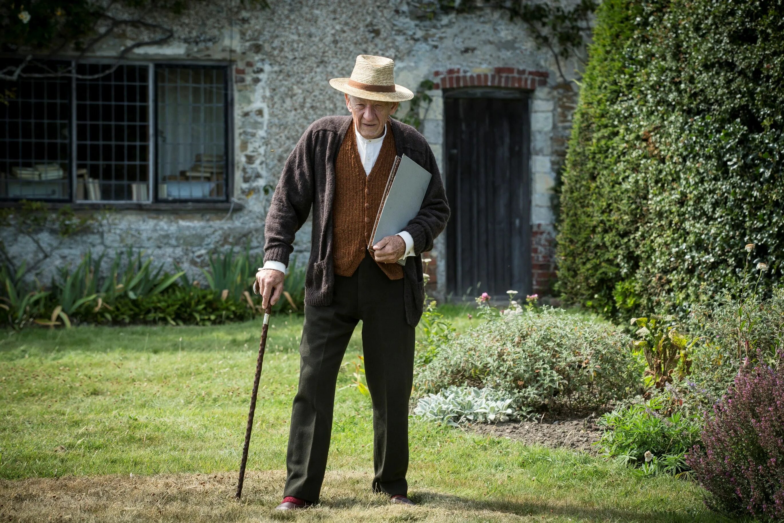Иэн МАККЕЛЛЕН Мистер Холмс. Мистер Холмс (2015, Холмса играет Иэн МАККЕЛЛЕН).