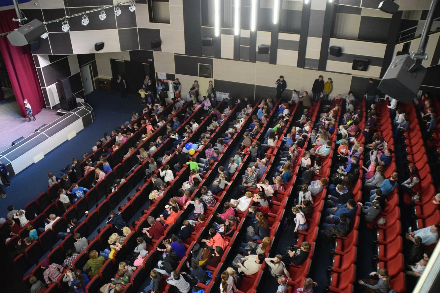 Дк рубин омск. Дворец культуры рубин. Дк рубин омск. Дк рубин омск кинотеатр. Рубин омск кинотеатр.