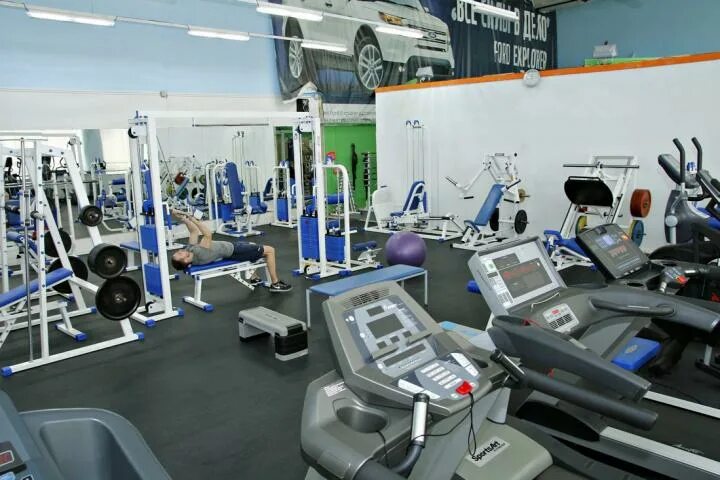 Кристал спорт зал жигулёвск. Тренажерный зал острякова триумф. Тренажерный зал кристалл. Тренажерный зал кристалл южноуральск. Электросталь спортзал спортзал.