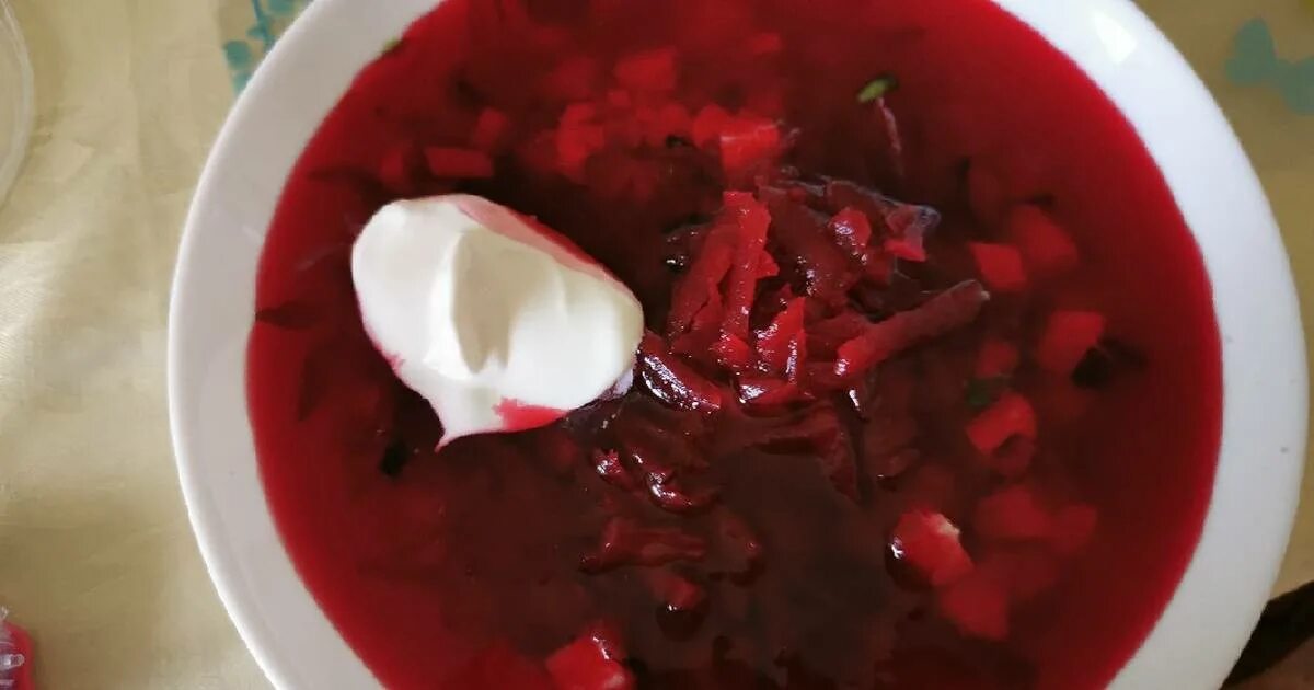 Щи из свеклы. Ассортимент холодных супов. Летние супы холодные. Холодный борщ в школьной столовой. Борщ свекольник.