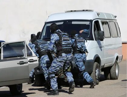 Служащий омона