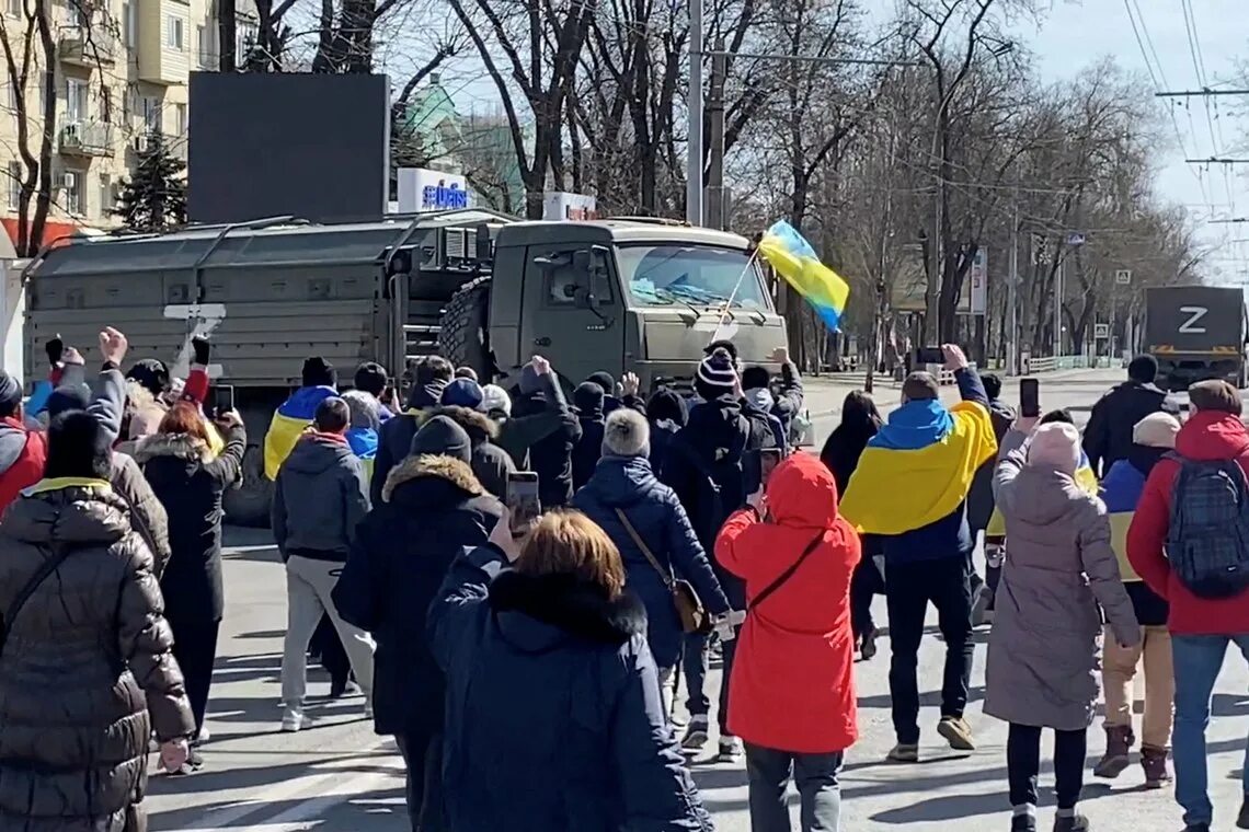 Украина день 22. Проукраинский митинг в Херсоне. Митинг в Херсоне 2022. Последние события на Украине.