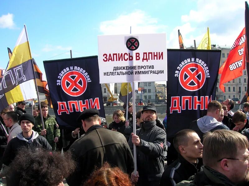 Движение против работы. 4 ноября метро люблино русский марш. Движение против работы. Против движения. Антивоенное общественное движение.