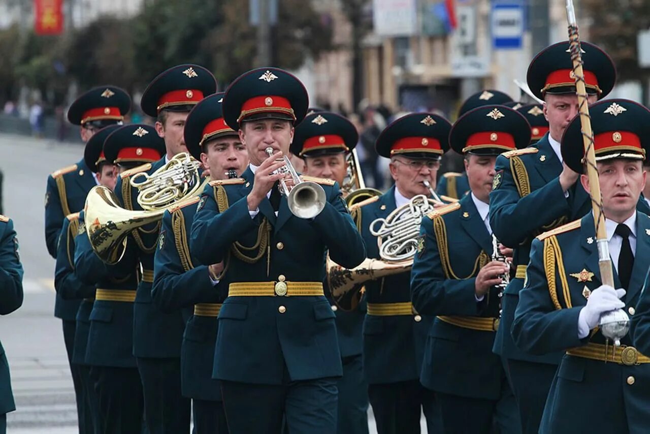 Военный оркестр. Военный оркестр на параде. Духовой оркестр. Военно духовой оркестр.