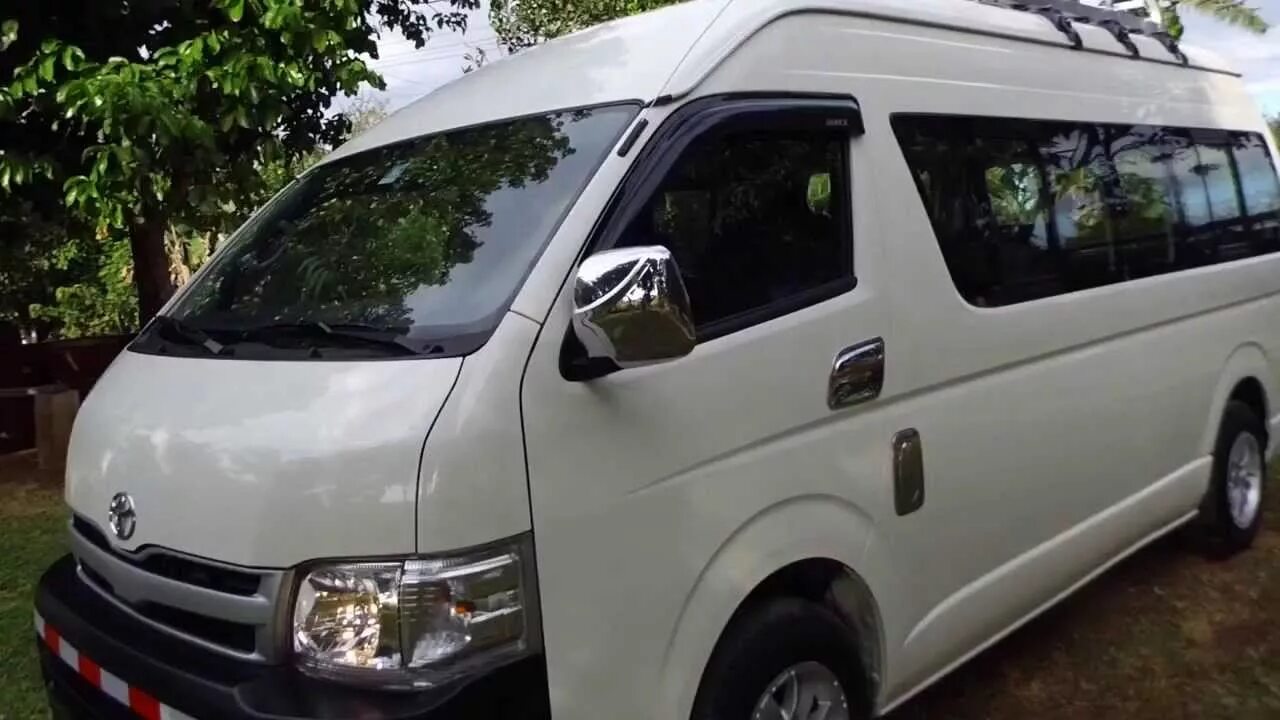 Toyota hiace 2012. Тойота хайс 2. Микра автобус тойота 10 мест. Хайс 2012 года резина. Toyota hiace h200 рестайлинг.