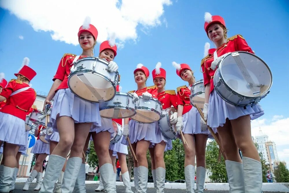 Слушать барабанщиц. Слушать барабанщиц