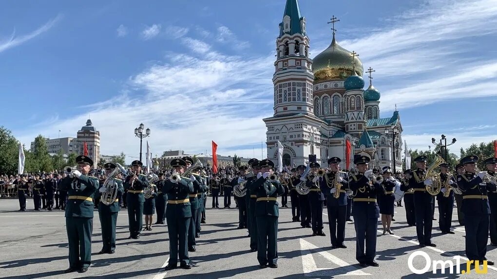 Омск Соборная площадь 9 мая. Парад Победы Омск. Парад на площади в Омске. В день Победы парад Омск. 5 мая омск