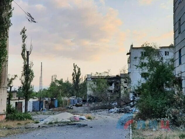 Завод азот в лнр. Северодонецк администрация. Что происходит северодонецке. Северодонецк обстрел сегодня. Северодонецк маяковского 11а.