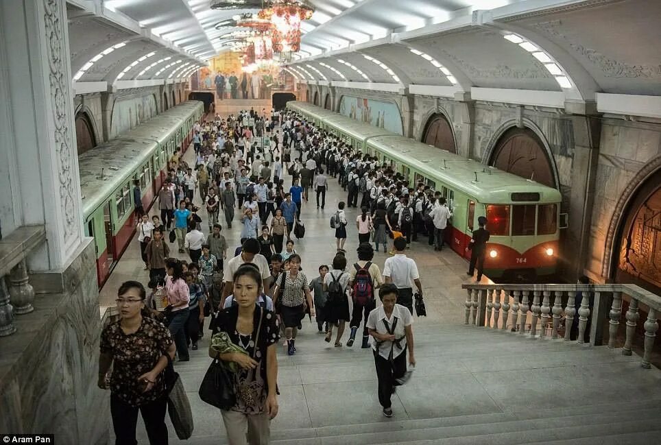 Метро кндр. Станция пехунг пхеньян. северная корея пхеньян. кндр пхеньян метро.