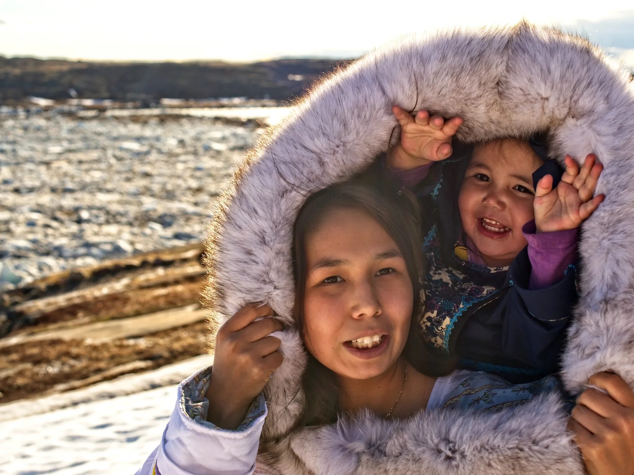 Эскимосы гренландцы. Инуиты Гренландии. Аляска Эскимосы. Нунавут Эскимосы. Эскимосы в какой природной зоне