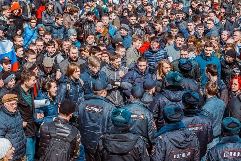 Участие в несанкционированных массовых мероприятиях