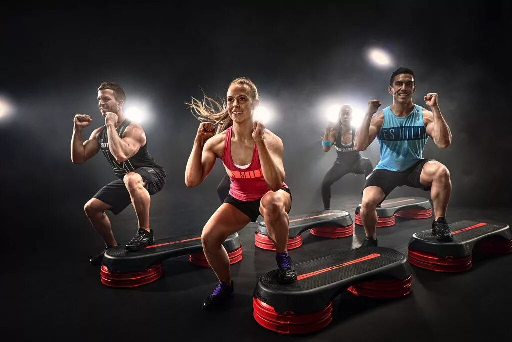 Step core. Les Mills боди памп. Les Mills body Pump тренировка. Les Mills степ. Групповые занятия les Mills.