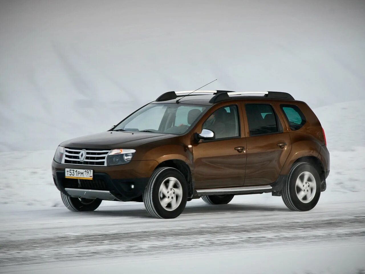 Рено дастер 2.0 видео. Renault Duster коричневый. Renault Duster 2.0. Renault Duster 2012. Рено Дастер цвет коричневый орех.