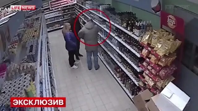 Камера видеонаблюдения в пятерочке. Охранник пятерочки. Камеры видеонаблюдения в магазинах пятерочка. Камера видеонаблюдения в пятерочке. Камеры видеонаблюдения в магазинах пятерочка.