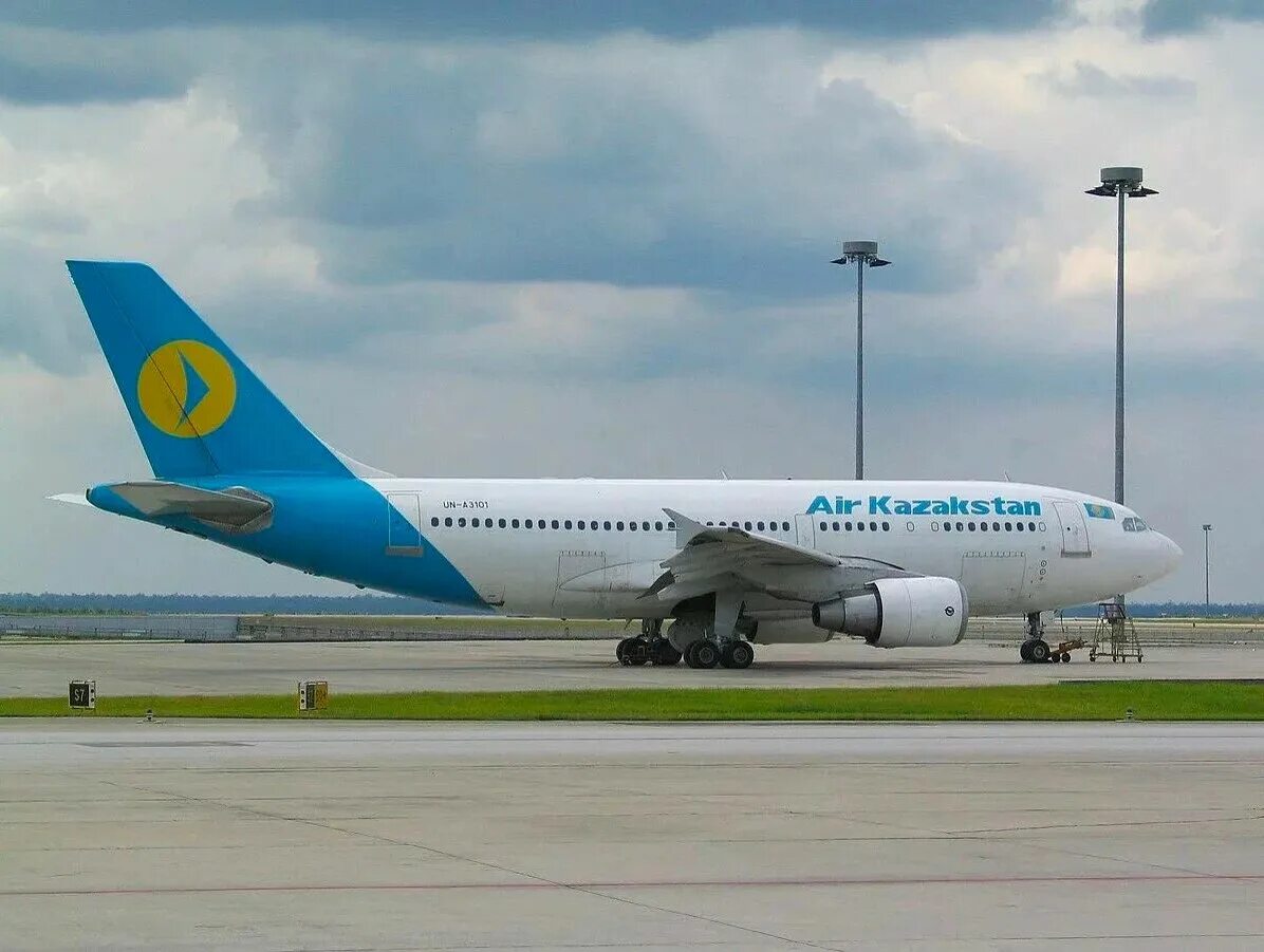 Qfl казахстан. Airbus a310. Эйр Казахстан. Казахстан Air Astana. A310 Air Astana.