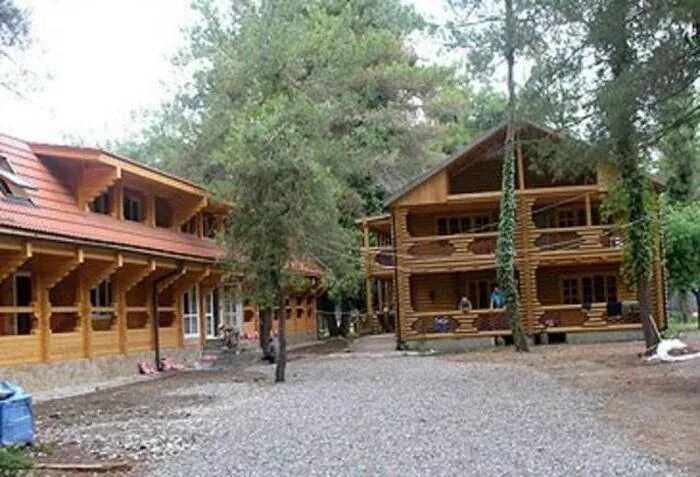 Duglas hotel кипарисовая аллея, 6а, пицунда. Абхазия пицунда кипарисовая аллея. Отель кипарисовая аллея. Пицунда гостевой дом на кипарисовой аллее. Отель дуглас абхазия пицунда.