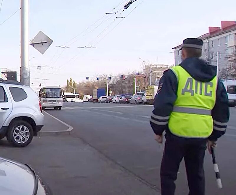 Взятка ДПС. Взятка инспектору ГИБДД. Новое в ПДД В 2022 году в России. Нарушительница ПДД ВТСПБ В Приморском районе.