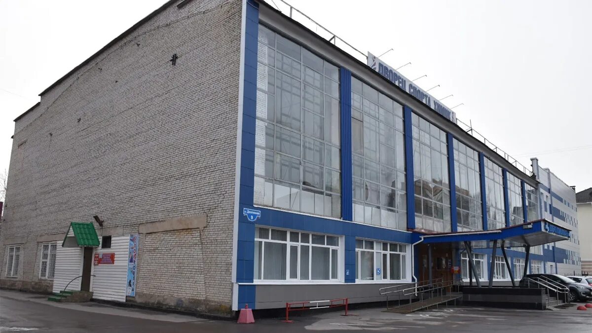 Бассейн в великом новгороде. Дворец спорта великий новгород. дворец спорта химик. дворец спорта химик великий новгород бассейн.