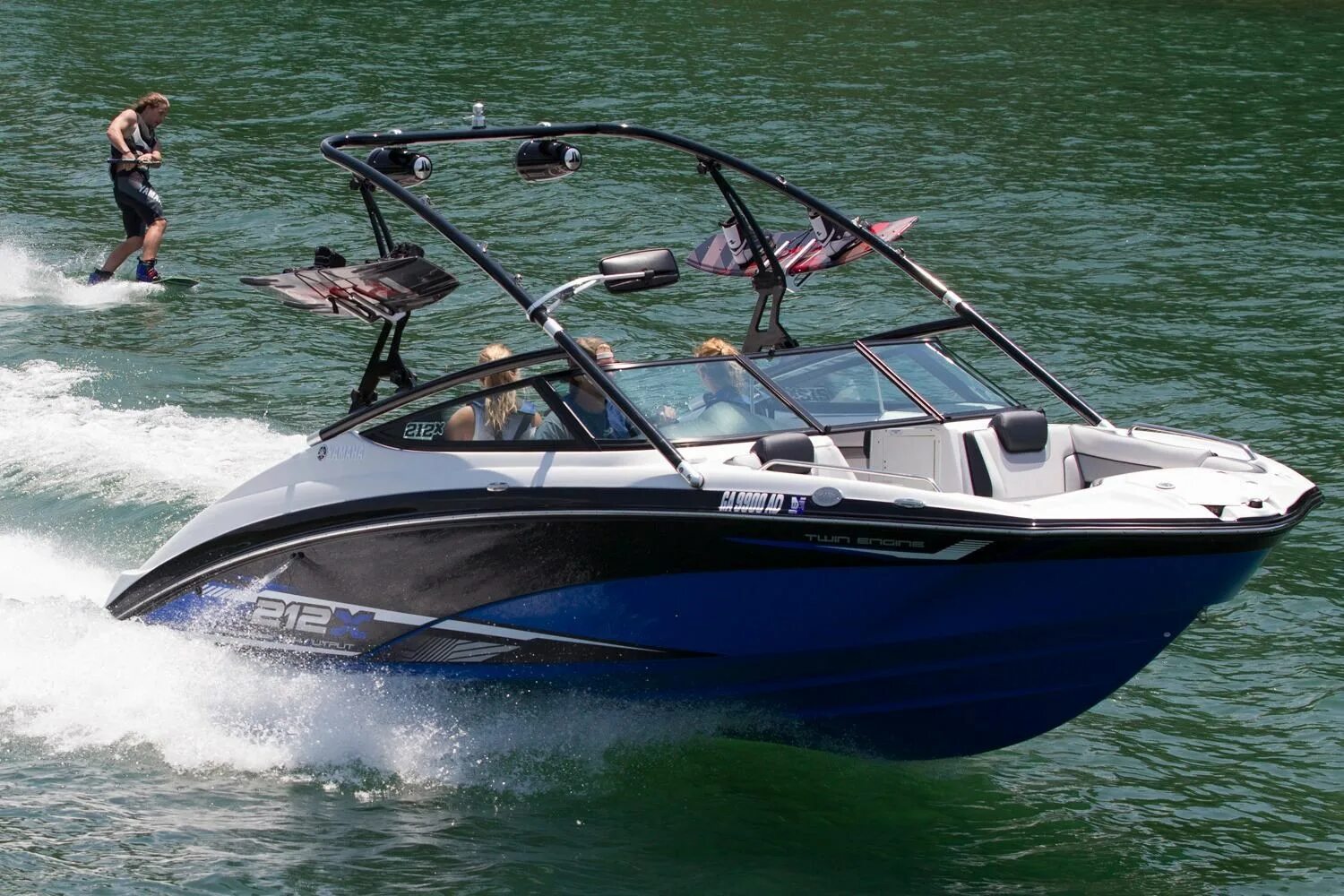Катер ямаха 2008. Yamaha 212. Yamaha 212x. Скоростной катер ямаха 27. Yamaha 212 катер.