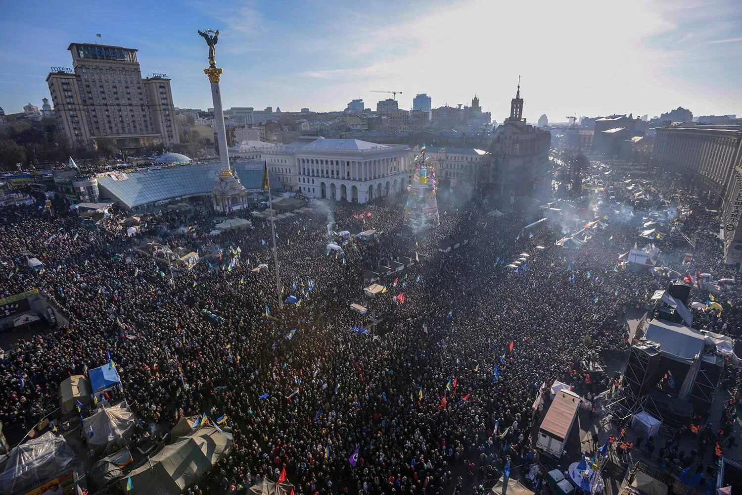 Почему назван майданом. Киев площадь независимости Евромайдан. Евромайдан на Украине в 2014. Киев 2013 Майдан. Майдан 2014 площадь независимости.