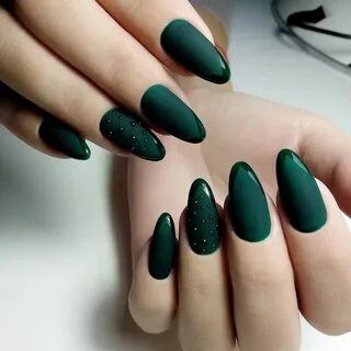 Зеленые ногти матовые