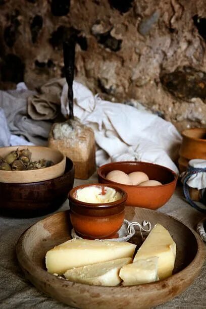 Еда средневековья. Завтрак в средневековье. Блюда средневековой кухни. Кухня средневековой Европы блюда.
