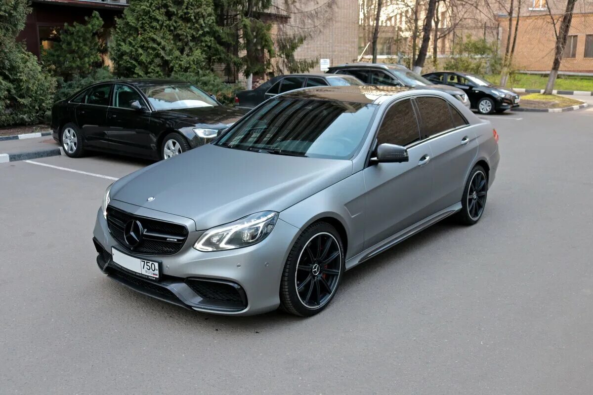 Мерседес-бенц е63 амг матовый. Мерседес е63s амг черный матовый. Mercedes e w213. Mercedes e63 amg w212 grey. Мерседес е200 2014.
