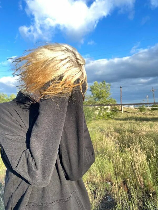 женя крутит мир