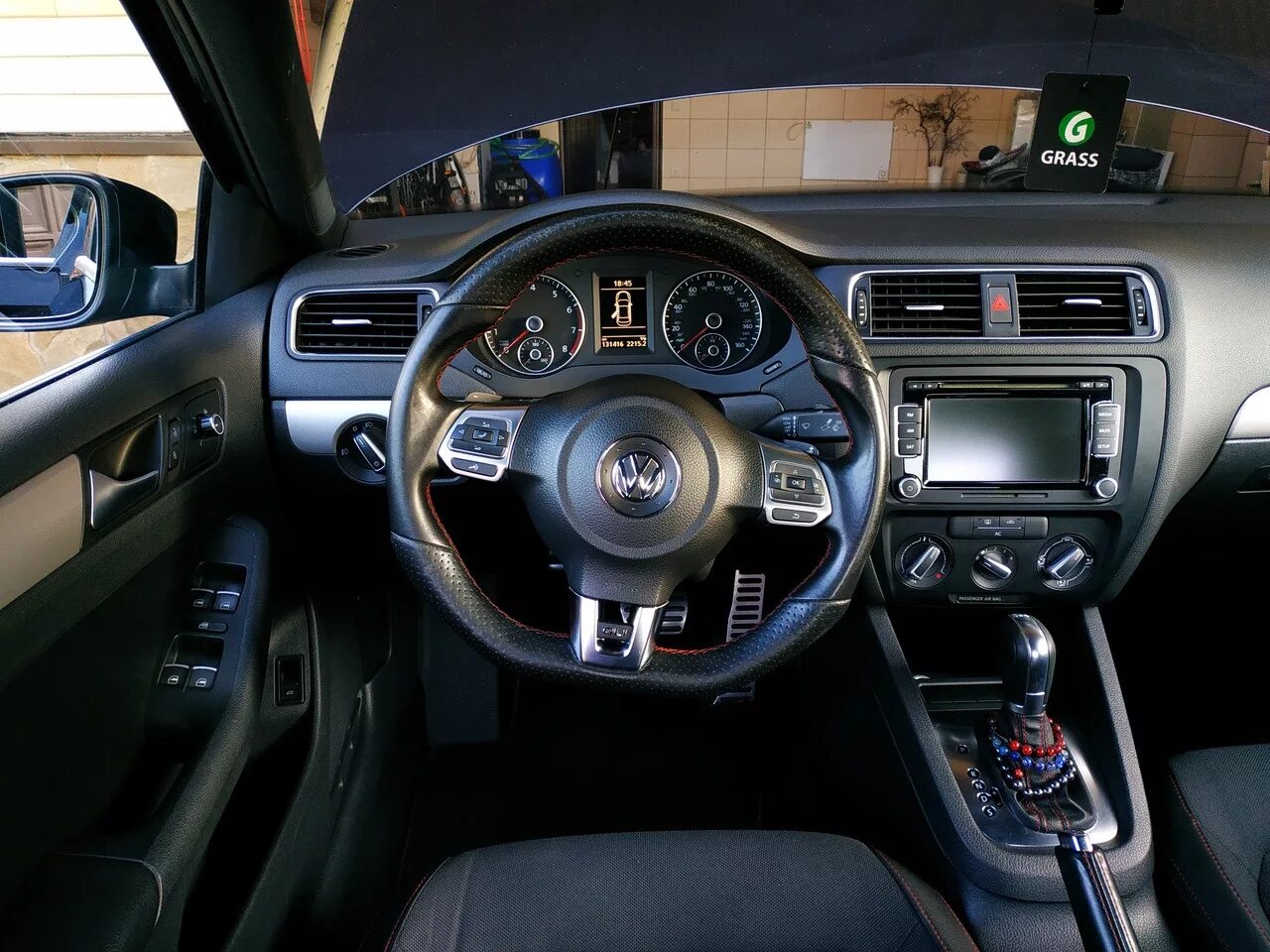 Volkswagen Jetta gli 2015 салон. Фольксваген Джетта 2012 года салон. 2016 VW Jetta gli Interior. Jetta 7 gli салон. Volkswagen jetta салон