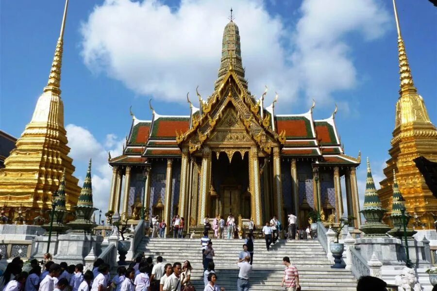 Бангкок 7. Храм изумрудного Будды в Бангкоке. Большой Королевский дворец в Бангкоке. Бангкок достопримечательности Королевский дворец. Бангкок Королевский дворец и храм изумрудного Будды.