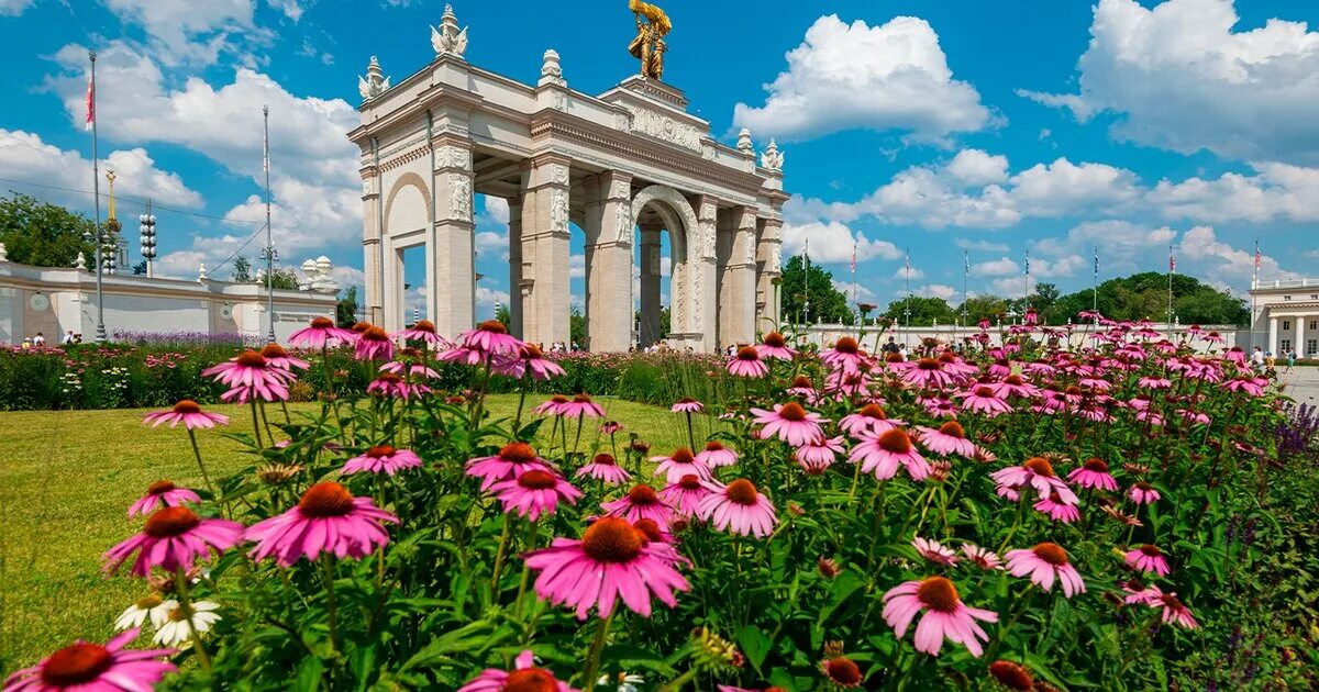 Вднх. Главная сцена вднх выставка 19 мая караулова. Вднх 6 июля 2024 программа. Фонтаны в москве. Вднх в москве 2022.