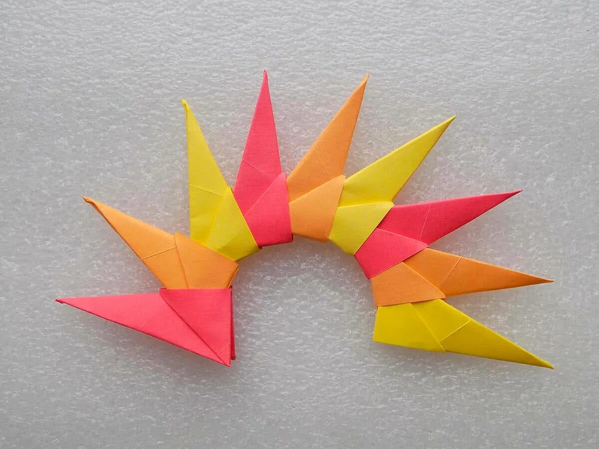 Оригами солнышко. Конструирование из модулей. Конструируем из модулей. Оригами солнце из бумаги. Солнышко оригами из бумаги.