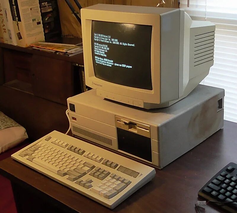 Компьютеры 90 х годов. Корпус IBM 486. ПК IBM 2000. Компьютер IBM PC at 286. Пентиум 286.