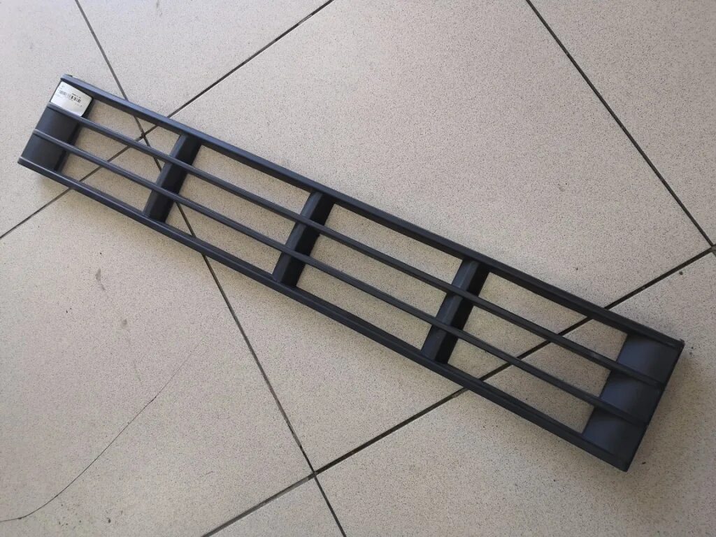 Рамка решетка. Рамка решетка. Решетка радиатора daewoo nexia n150. Рамка решетка. Молдинг нижней решетки ступени радиатора вольво fh 2017 г.