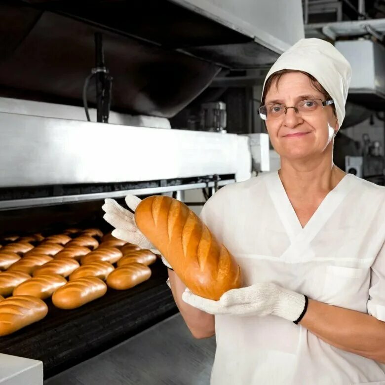 Октябрьский хлебокомбинат башкортостан. Пекарь хлебобулочных изделий. Формовщица хлебобулочных изделий. Фасовка хлеба. Хлебокомбинат кирово чепецк цех.