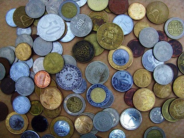 Старинные монеты. Коллекционер старинных монет. Ценные древние монеты, антиквариат. Скупщики антиквариата и монет.
