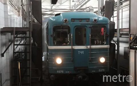 Почему поезд метро долго стоит