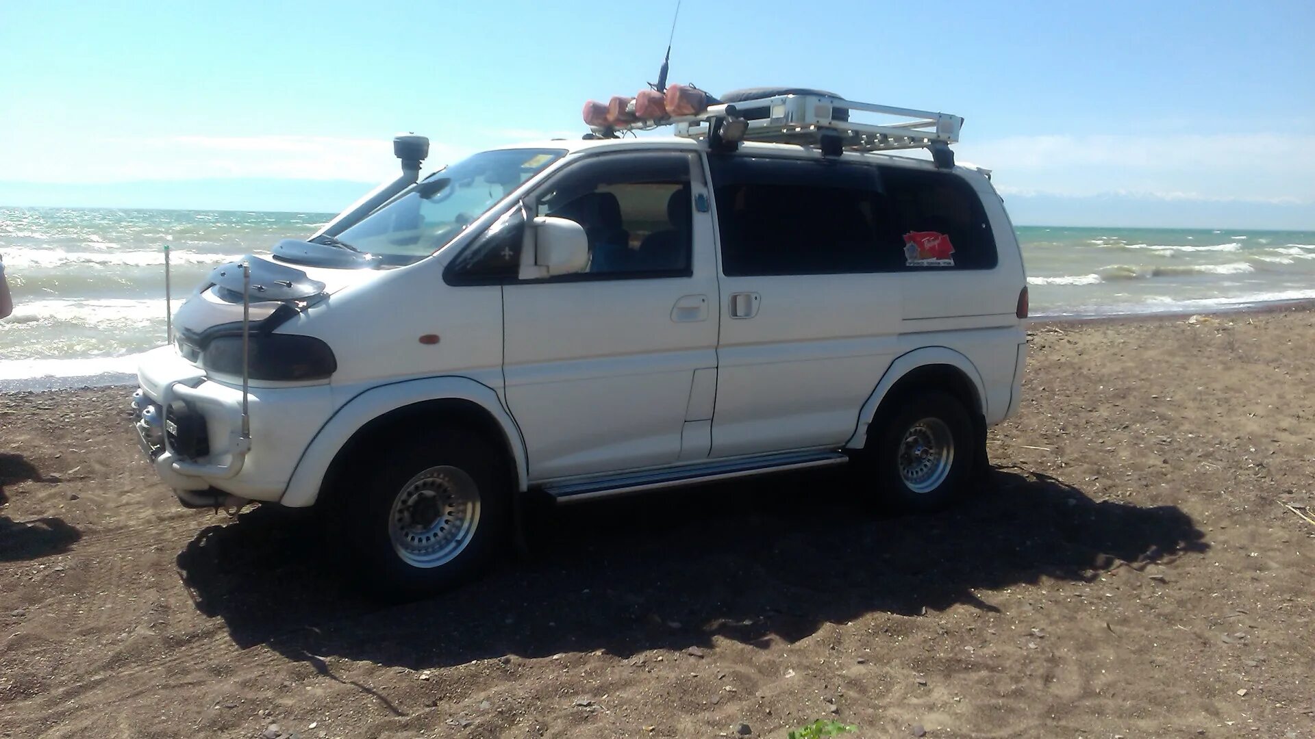 Митсубиси делика дорестайл. Тюнинг митсубиси делика булка. Колесо mitsubishi delica. Mitsubishi l400. Delica булка.