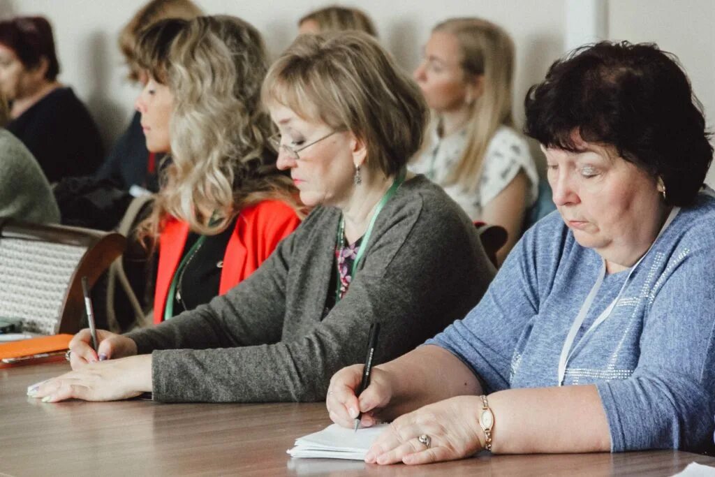 Собрание педагогов. Совещание педагогов. совещание преподавателей. совещание учителей.