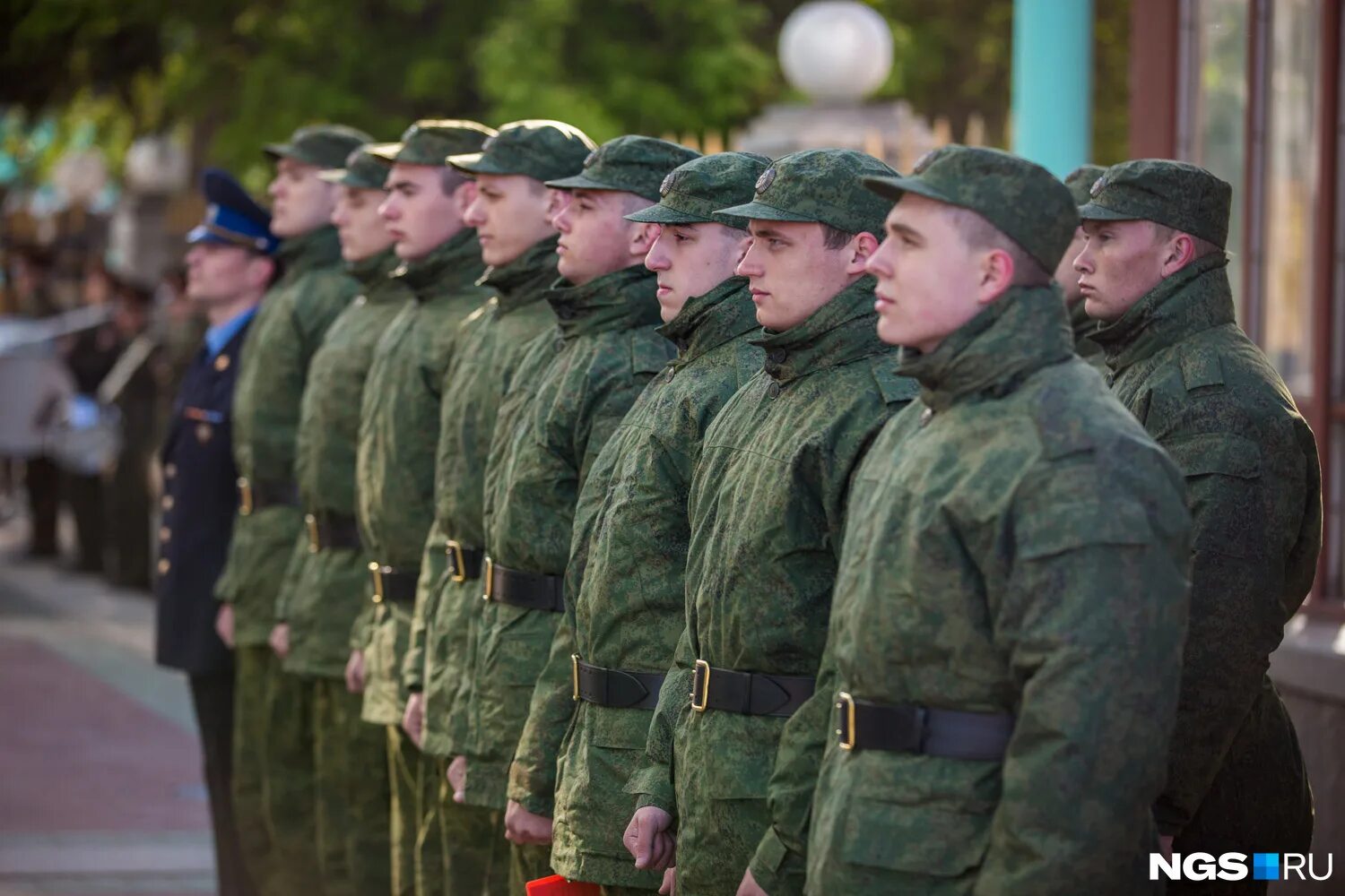 Новосибирск Военная часть. Призывники Новосибирска. Военнослужащий. Армия. Продлили ли армию