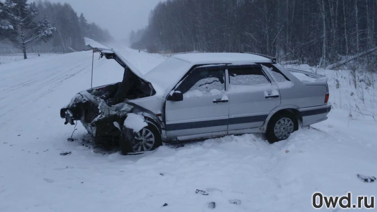 Битая ваз 2115. ВАЗ 2115 битый. ВАЗ 2115 разбита зима. Разбитые ВАЗ 2115 серебристая. ВАЗ 2115 зима серебристая.