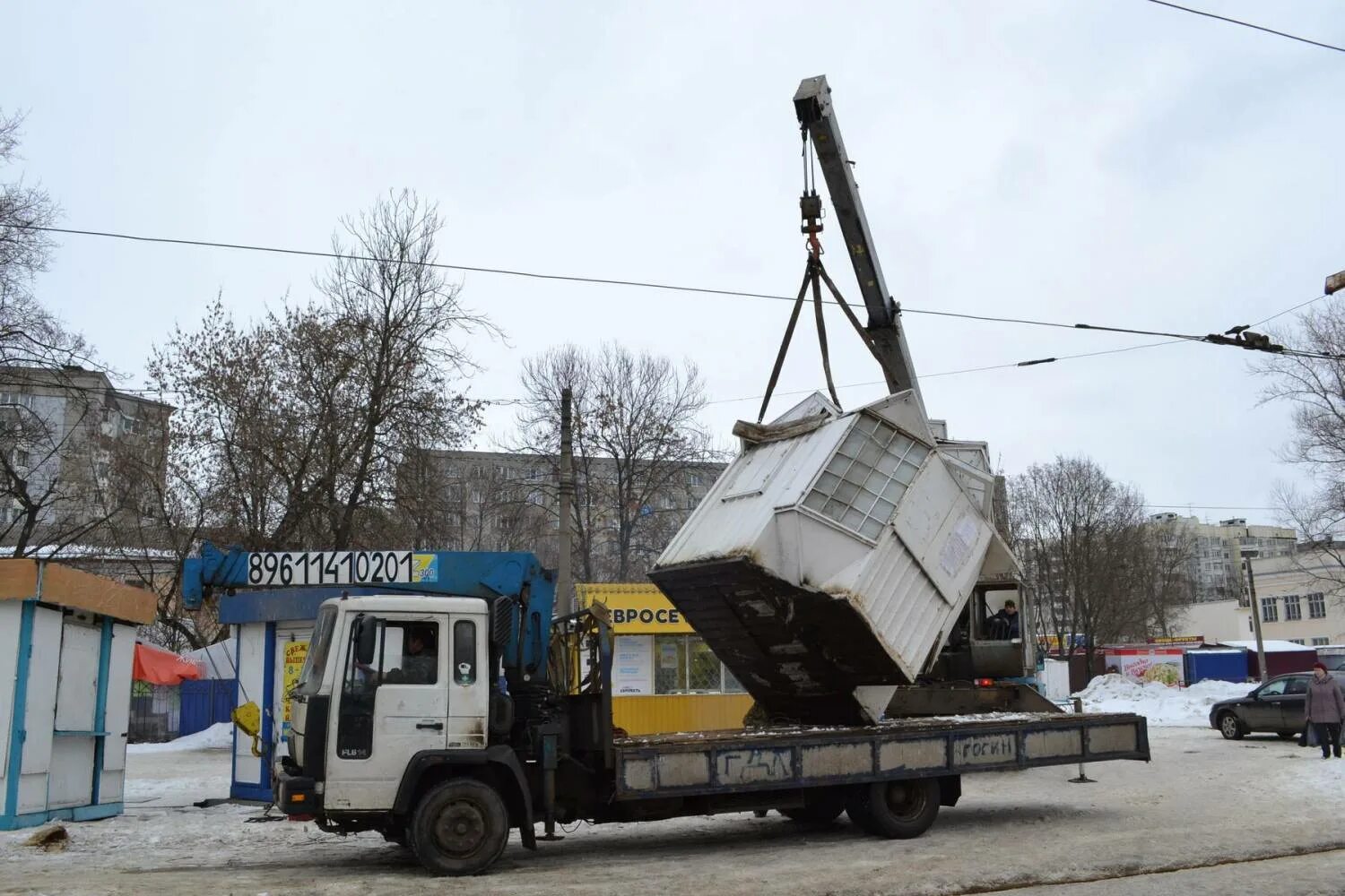 демонтаж ларьков в новосибирске. демонтаж торговых павильонов. незаконные торговые павильоны. демонтаж торговых павильонов. демонтаж киоска.