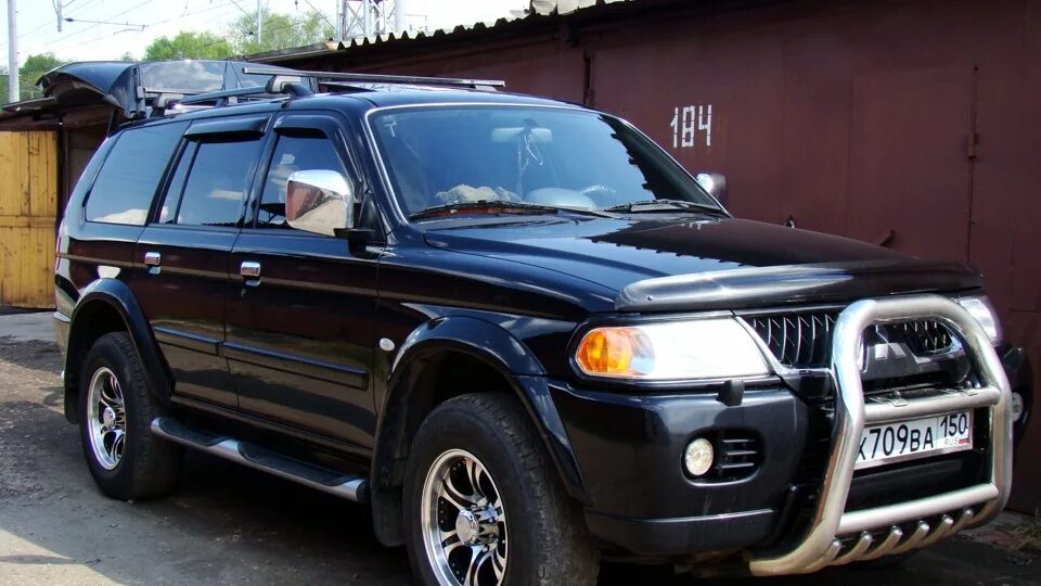 Pajero sport 2006. Мицубиси Монтеро спорт 1 поколения. Митсубиси Монтеро спорт 1поколенин. Mitsubishi Pajero Sport 1. Mitsubishi Montero Pajero Sport 2006.