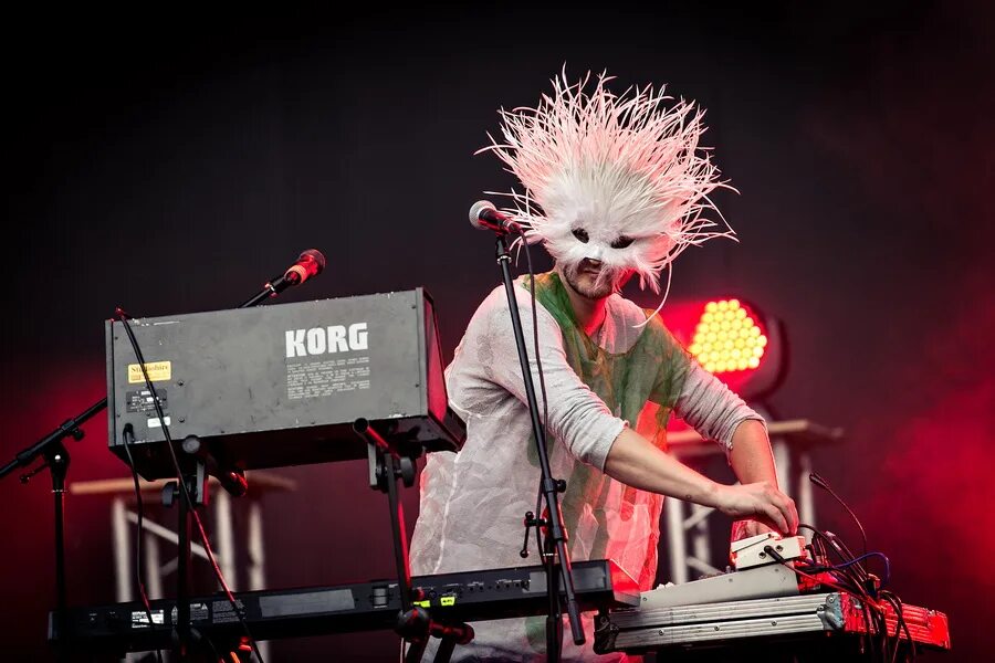 Röyksopp норвежский дизайнер костюмов. Royksopp. Keep your sunny days. Röyksopp норвежский дизайнер костюмов. Ray day.