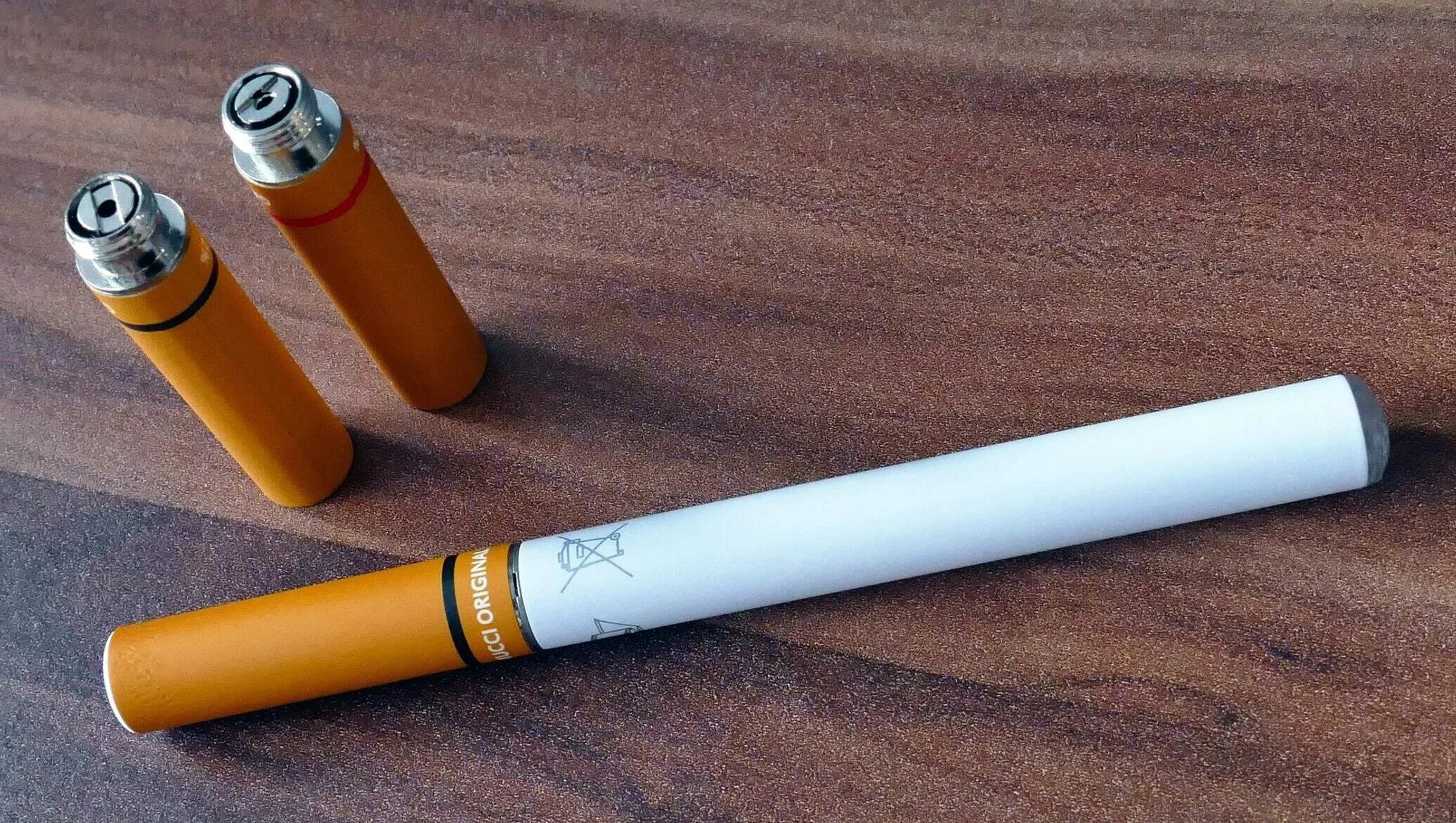 Электронная сигарета v. Сигарета электронная health e-cigarette ec502c. первая электронная сигарета 2003. elfbar cigalike. &quot;ktrnhjtyyst cbufhtns.