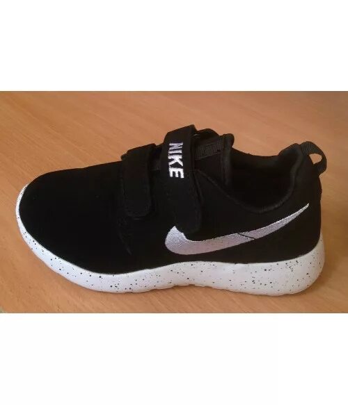 детские черные кроссовки. кроссовки найк детские черные на шнурках размер 33. кеды найк детские черные. кроссовки найк детские с бело-черной подошвой. найк стар раннер 2.